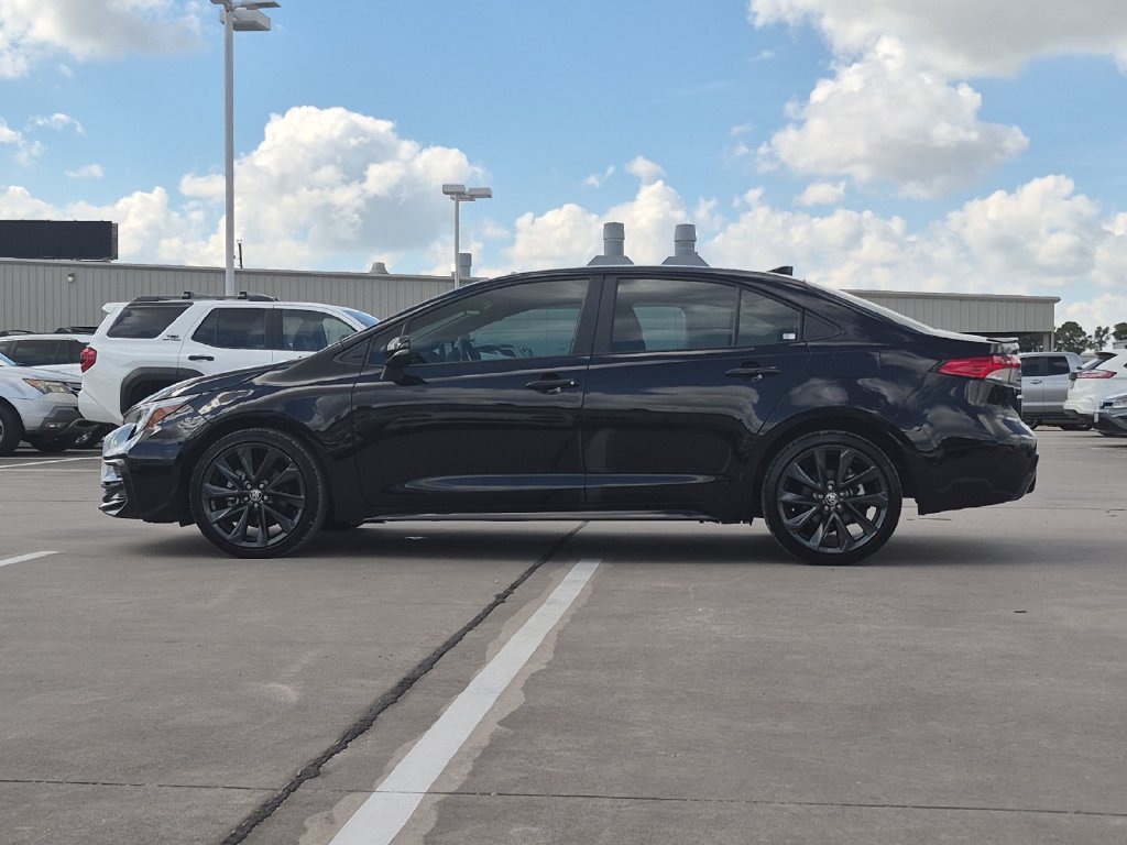 Used 2026 Toyota Corolla SE FWD image 3