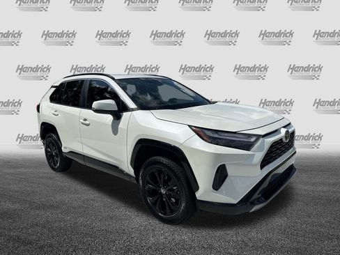 Used 2022 Toyota RAV4 SE w/ Convenience Package AWD/4WD image 2