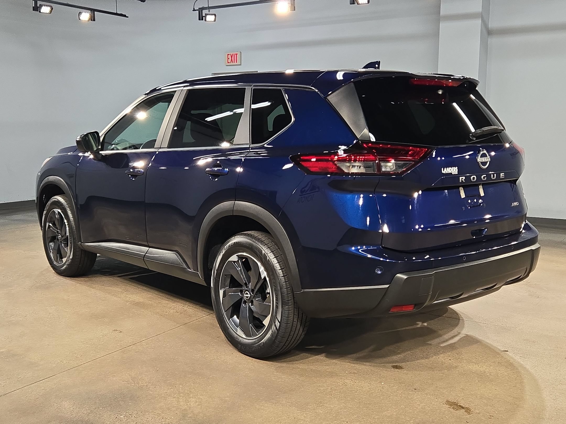 Used 2025 Nissan Rogue SV AWD/4WD image 5