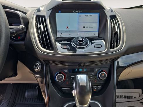 Used 2017 Ford C-MAX Energi Titanium FWD image 10