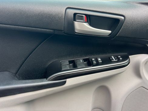 Used 2012 Toyota Camry LE FWD image 11