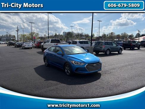 Used 2017 Hyundai Elantra SE image 1