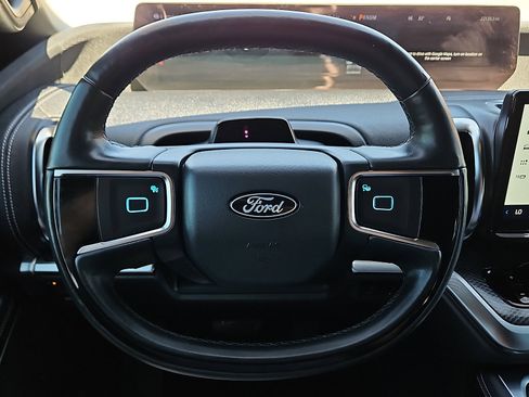 Used 2025 Ford Expedition Platinum w/ Stealth Appearance Package AWD/4WD image 19