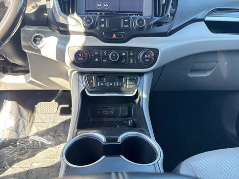 Used 2020 GMC Terrain SLT image 25