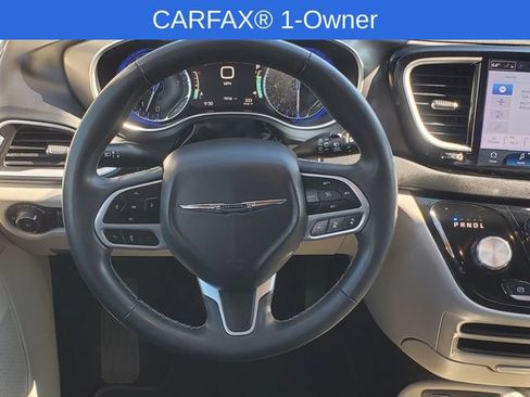 Used 2024 Chrysler Pacifica Touring-L FWD image 28