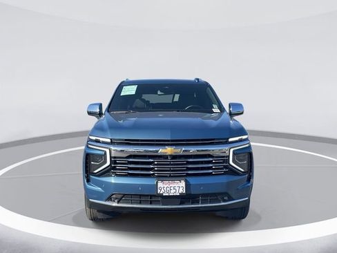 Used 2025 Chevrolet Suburban Premier image 2