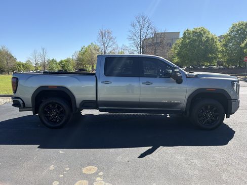 Used 2025 GMC Sierra 2500 AT4 w/ AT4 Premium Plus Package AWD/4WD image 10