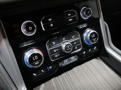 Used 2024 GMC Yukon Denali w/ Denali Reserve Package AWD/4WD image 31