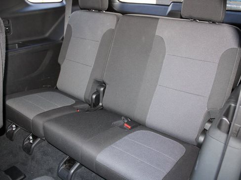 Used 2023 Chevrolet Traverse LT image 6