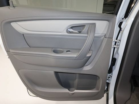 Used 2017 Chevrolet Traverse LT FWD image 11