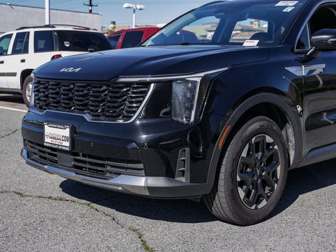 Used 2024 Kia Sorento S image 10