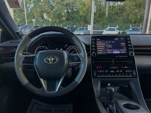 Used 2020 Toyota Avalon Limited image 11
