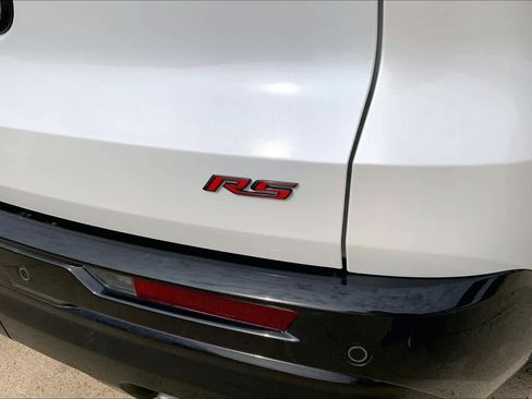 Used 2024 Chevrolet Traverse RS image 10