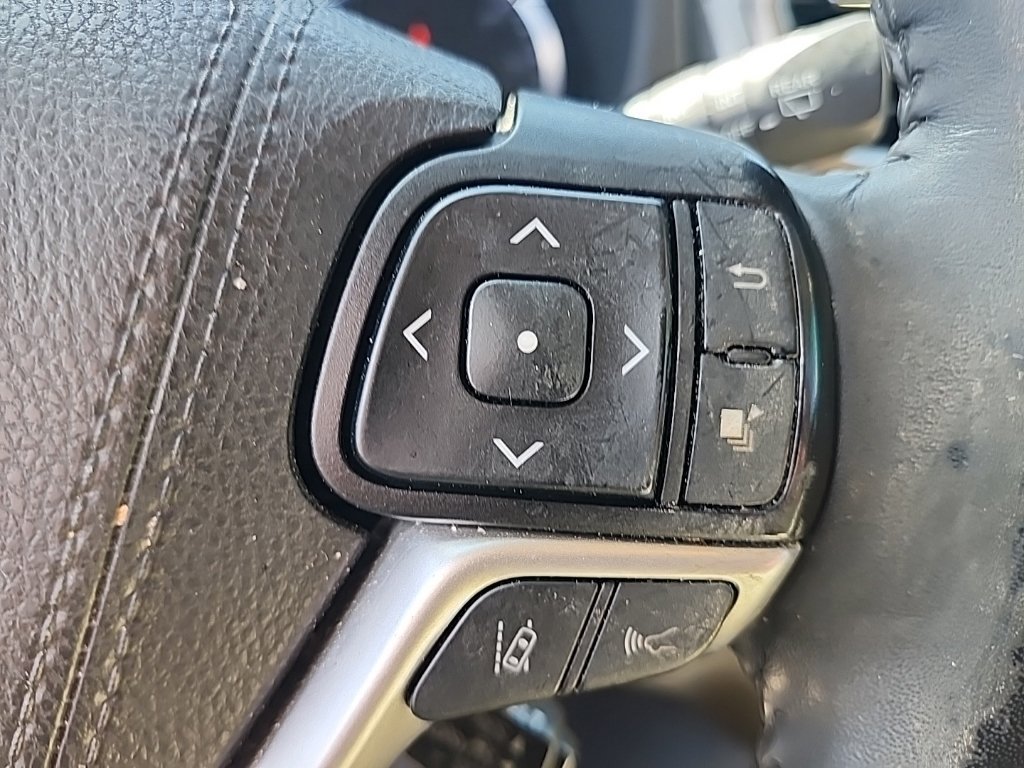 Used 2019 Toyota Highlander XLE FWD image 6