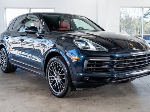 Used 2022 Porsche Cayenne Platinum Edition image 4