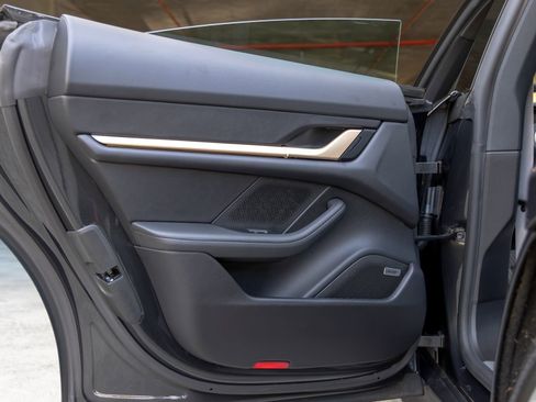 Certified 2025 Porsche Taycan 4S AWD/4WD image 42