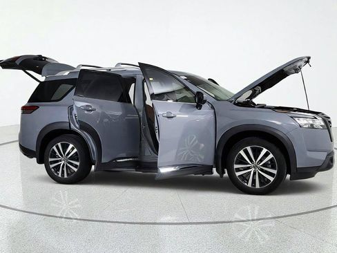 Used 2024 Nissan Pathfinder Platinum w/ Lighting Package (N93) AWD/4WD image 15