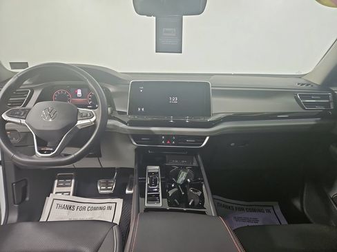 Used 2024 Volkswagen Atlas Peak Edition SEL AWD/4WD image 17