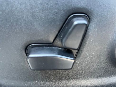 Used 2018 Jeep Cherokee Limited image 13