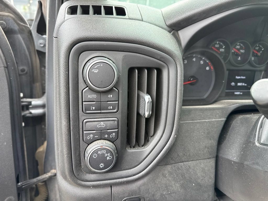 Used 2019 Chevrolet Silverado 1500 Custom Trail Boss w/ Custom Convenience Package AWD/4WD image 12