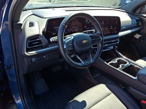 Used 2025 Chevrolet Traverse LT w/ Driver Confidence Package AWD/4WD image 26