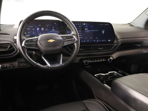 Used 2025 Chevrolet Silverado EV LT AWD/4WD image 2