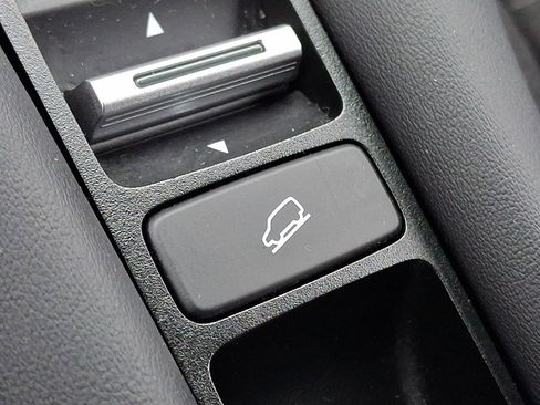 Used 2025 Honda HR-V Sport image 25