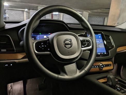 Certified 2025 Volvo XC90 T8 Plus w/ Protection Package Premier image 14