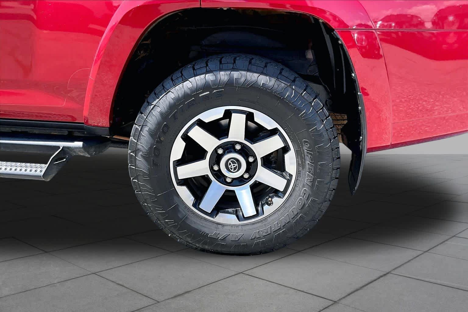 Used 2023 Toyota 4Runner TRD Off-Road Premium w/ Moonroof Package AWD/4WD image 9