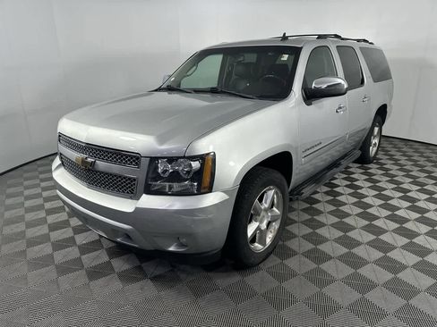 Used 2010 Chevrolet Suburban LTZ image 4