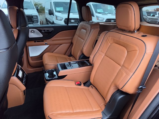 Used 2024 Lincoln Aviator Black Label w/ Jet Package AWD/4WD image 16