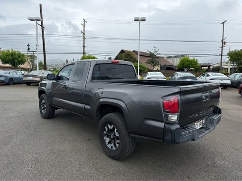 Used 2017 Toyota Tacoma SR5 RWD image 4