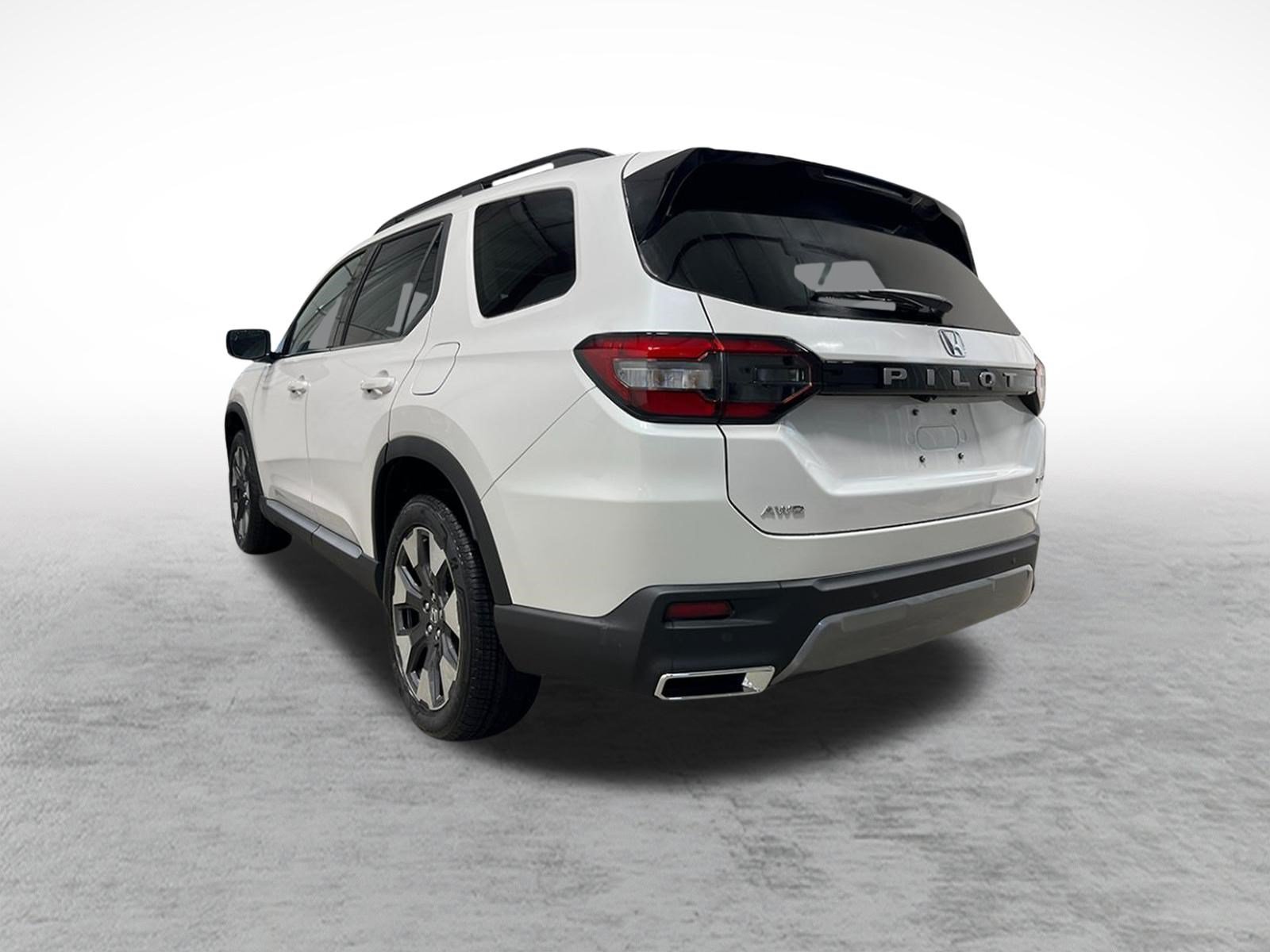 New 2026 Honda Pilot Touring image 3