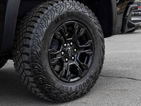 Used 2024 Chevrolet Silverado 1500 ZR2 w/ Technology Package image 7