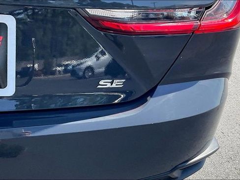 Used 2025 Toyota Camry SE image 8