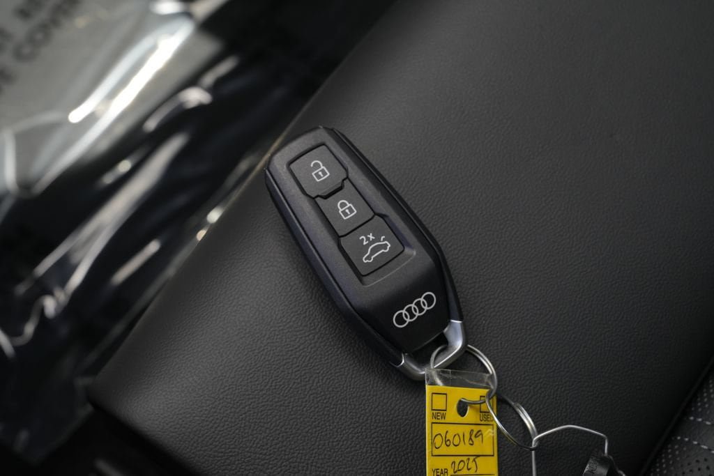Used 2025 Audi Q5 Premium Plus w/ Premium Plus AWD/4WD image 69
