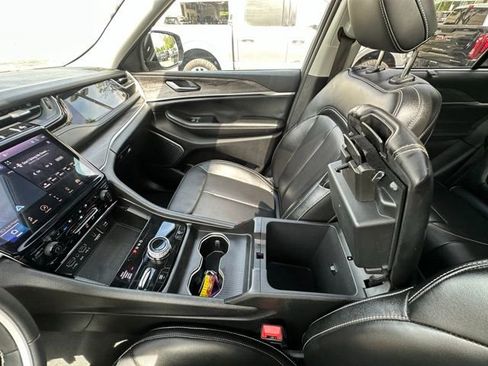 Used 2023 Jeep Grand Cherokee 30th Anniversary image 27