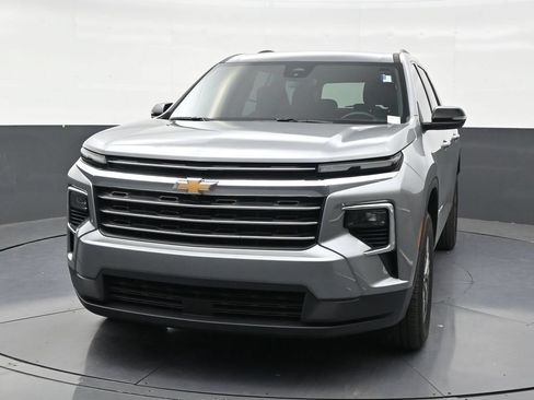 Used 2026 Chevrolet Traverse LT FWD image 8