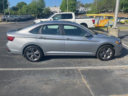 Used 2022 Volkswagen Jetta SE image 5