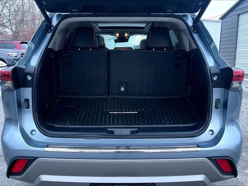 Certified 2022 Toyota Highlander Platinum image 30