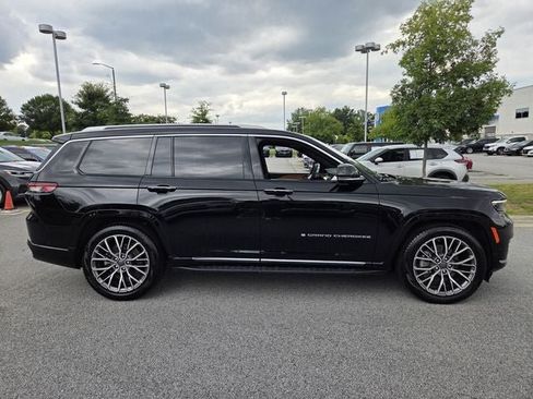 Used 2023 Jeep Grand Cherokee L Summit AWD/4WD image 9