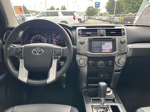Used 2018 Toyota 4Runner SR5 Premium AWD/4WD image 17