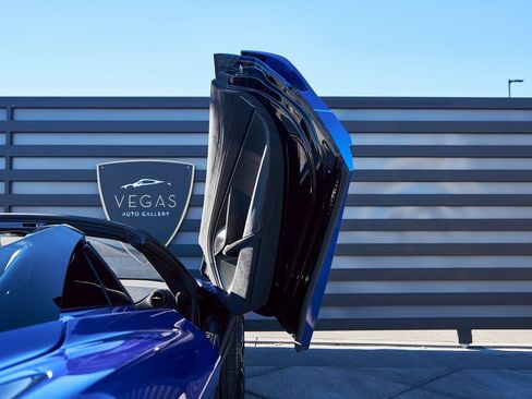 Used 2024 McLaren 750S Spider image 28