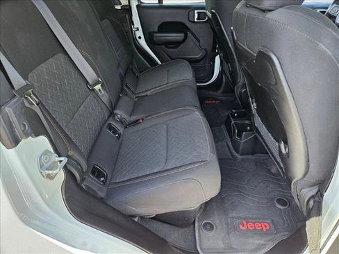 Used 2025 Jeep Gladiator Mojave w/ Convenience Group image 18