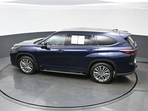 Used 2024 Toyota Highlander Platinum AWD/4WD image 38
