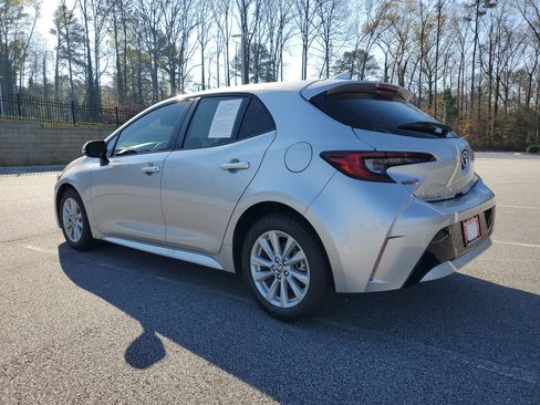Used 2025 Toyota Corolla SE w/ SE Package image 4