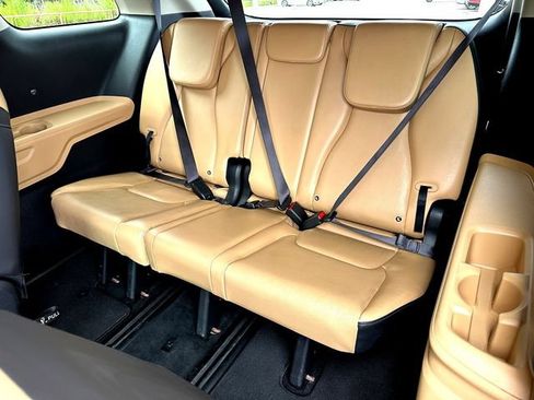 Used 2024 Kia Carnival LX FWD image 19