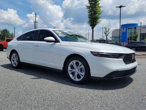 Certified 2025 Honda Accord LX image 3