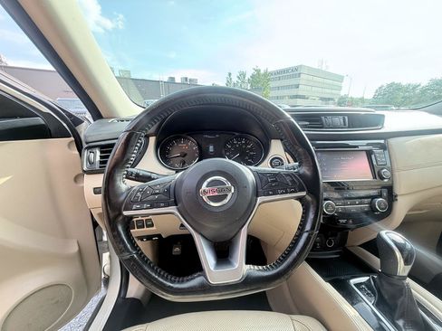 Used 2017 Nissan Rogue SL FWD image 14