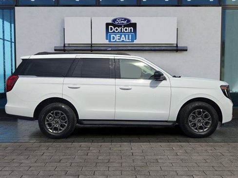 Used 2025 Ford Expedition Active RWD image 2